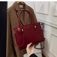 Nouveauté Sac à main bandoulière élégant en cuir PU noir TC avec broderie ouverte, imperméable, deux poignées, design compact, pour usage quotidien