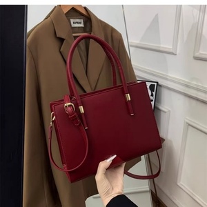 Nouveauté Sac à main bandoulière noir en cuir PU avec broderie ouverte, imperméable, élégant, à deux poignées, design compact, pour usage quotidien, pour femme - Product Image 5