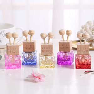 Botella difusora colgante de coche con cubo de Color vacío de 10ml con Clip de Metal, botellas de Perfume de vidrio para ambientador - Product Image 1