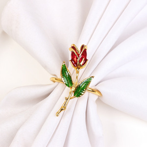 Anneaux de serviette en métal en forme de roses dorées pour la Saint-Valentin, en gros, personnalisés, en stock, en alliage de zinc, roses d'amour, roses rouges pour mariage - Product Image 6