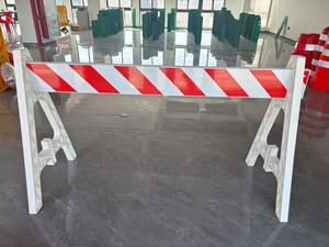 Barrera de Valla Reflectante Blanca, Placa de Advertencia de Plástico con Cinta Reflectante para Seguridad Vial y Advertencias de Carretera - Product Image 3