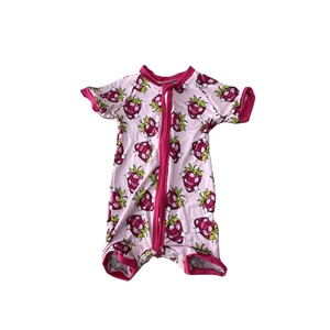 Baju monyet bayi stroberi, Romper ritsleting dua arah, baju tidur kustom, pakaian tidur berkelanjutan, Onesie bayi - Product Image 3