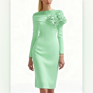 เดรสแฟชั่นแขนยาวทรงเข้ารูปสีพื้นประดับลายดอกไม้ 3 มิติด้านข้าง คอทรงกลมแบบปะติดปะต่อสำหรับผู้หญิง - Product Image 1