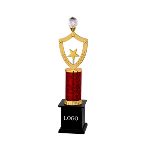 Premio empresarial premium con marca personalizable y construcción metálica de alta calidad, trofeo metálico con diseño de diamante y estrella. - Product Image 1
