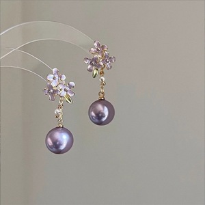 Boucles d'oreilles romantiques rétro tendance en forme de rose avec perles pour femmes, plaquées or 14 carats, en alliage, sur mesure, bijoux floraux vintage de luxe pour les fêtes - Product Image 6