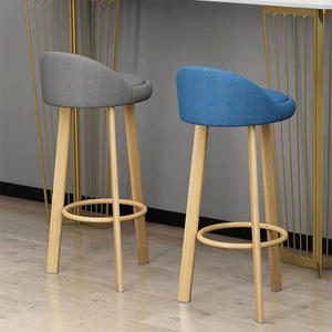 <span class=keywords><strong>Chaise</strong></span> <span class=keywords><strong>de</strong></span> <span class=keywords><strong>bar</strong></span> pivotante minimaliste nordique à succès <span class=keywords><strong>avec</strong></span> coussin <span class=keywords><strong>en</strong></span> <span class=keywords><strong>tissu</strong></span> doux et pieds <span class=keywords><strong>en</strong></span> bois pour café et mobilier <span class=keywords><strong>de</strong></span> maison - Product Image 1