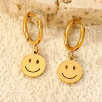 Boucles d'oreilles créoles pendantes Smiley Face avec breloques cœur et visage souriant