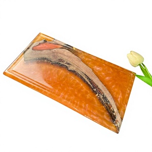 Planche à découper en bois et résine époxy, design à bords naturels, sans danger pour les aliments, lavage à la main uniquement, fabriqué au Vietnam - Product Image 1