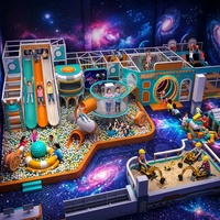 Fabricant professionnel d'équipements de jeux intérieurs sur le thème de l'espace, avec trois toboggans, structures à balles pointues et tunnel lumineux