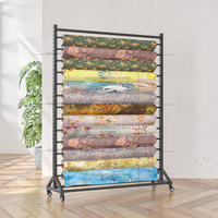 Présentoir en tissu avec roues adapté à la poussée utilisé pour afficher les nappes de tapis de tissus textiles et les rouleaux de cuir
