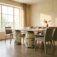 Wabi-Sabi-Stil Ovaler Esstisch mit Zwei Säulen aus Arabescato-Marmor, Geeignet für Naturthemen-Häuser und Minimalistische Cafés