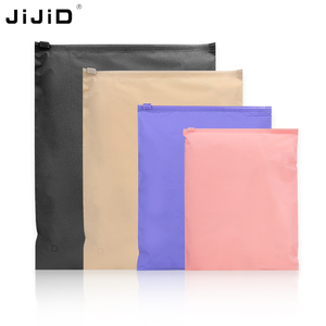 Sacs d'emballage <span class=keywords><strong>en</strong></span> <span class=keywords><strong>plastique</strong></span> transparent <span class=keywords><strong>avec</strong></span> fermeture éclair givrée personnalisés JIJID 25*35/35*40cm, sacs refermables pour vêtements - Product Image 1