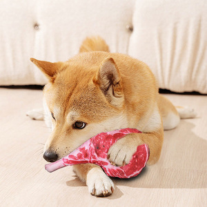 Jouet pour <span class=keywords><strong>chien</strong></span> en peluche et plastique, en forme de steak T-Bone réaliste, couineur, avec distributeur de friandises, durable, en TPR, interactif, anti-anxiété - Product Image 2