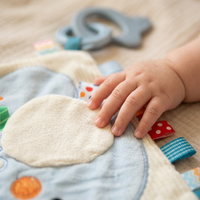 4 jouets sensoriels Montessori pour bébés, hochet en bois naturel, jouets noirs et blancs, cadeau de naissance pour bébés