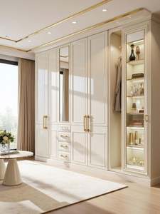 Armoire de style français haut de gamme avec des sculptures ornées et des accents dorés - Product Image 5