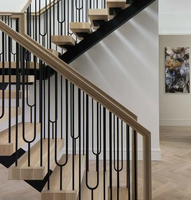 Escalier vertical CBMmart populaire à poutre simple, balustrade métallique, marches en bois massif chêne blanc pour usage résidentiel