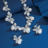 Ensemble de collier luxueux français avec diamants et perles en forme de papillon |   Chaîne de clavicule haut de gamme, accessoires en gros pour une élégance intemporelle