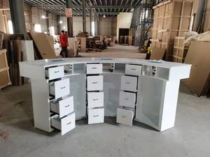 Escritorio de salón de <span class=keywords><strong>manicura</strong></span> de estilo francés, clásico, blanco, medio círculo, 5 años de vida, <span class=keywords><strong>2022</strong></span> - Product Image 3