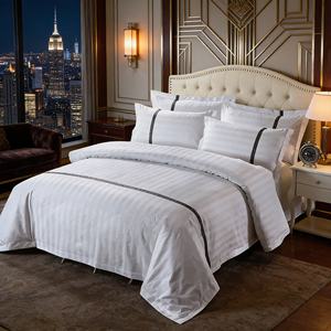 Fournisseur Vérifié 5 Étoiles – Lot <span class=keywords><strong>de</strong></span> 4 Draps <span class=keywords><strong>de</strong></span> Lit 100% Coton, <span class=keywords><strong>Housse</strong></span> <span class=keywords><strong>de</strong></span> <span class=keywords><strong>Couette</strong></span> et Drap Plat Complet en <span class=keywords><strong>Lin</strong></span> pour Hôtel – Ensemble <span class=keywords><strong>de</strong></span> Literie Économique - Product Image 1