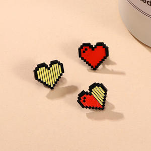 YINI fabricante personalizado totalmente hecho a mano resina Pixel corazón Pin Set-esmalte-como Retro videojuego estilo Aleación <span class=keywords><strong>de</strong></span> Zinc Badgees - Product Image 2