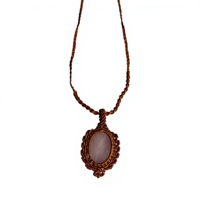 Collier pendentif en pierre naturelle en macramé marron fait à la main, forme ovale, style bohème vintage, bijoux unisexes, à porter tous les jours - Product Image 1