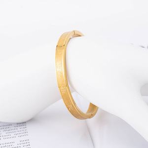 กำไลข้อมือมนต์พระอมิตาภพ ชุบทอง 18K ไทเทเนียมสตีล ดีไซน์เรียบง่าย ของขวัญเครื่องประดับ - Product Image 2