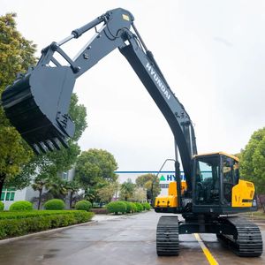 Excavadora de cadenas usada de 20 toneladas Hyundai HX200 en oferta, con motor Cummins de alta resistencia para proyectos de construcción y movimiento de tierras. - Product Image 1