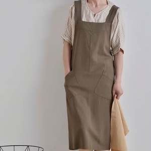 Delantal de Chef Profesional con Bolsillos y Tirantes Cruzados para Cocinar y Asar - Product Image 1