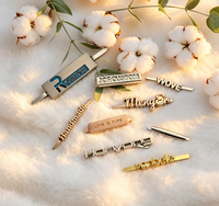 Plaques nominatives en alliage de zinc longue durée avec un lustre brillant, adaptées aux chemises, sacs à main, chapeaux et divers articles de mode