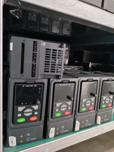 อินเวอร์เตอร์ปรับความถี่แบบดั้งเดิม 100% หรือ VFD สำหรับไฟสามเฟส 200W 380V ควบคุมด้วยระบบ V/F - Product Image 5