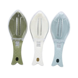 Herramienta de Cocina para Pescado, Raspador de Escamas de Pescado de Plástico con Tapa - Product Image 1