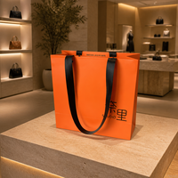 Sac shopping en papier jaune personnalisé avec poignée en ruban noir et logo pour la promotion de magasins de vêtements féminins, emballage en gros