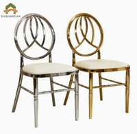 Chaise de banquet empilable rembourrée avec dossier ovale en treillis et structure métallique or/argent pour hôtels, mariages, restaurants et événements