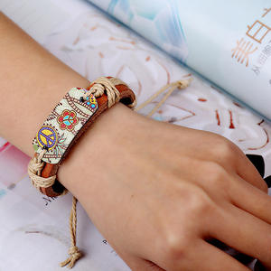 Pulseras para mujer, pulsera ajustable de cuero Retro <span class=keywords><strong>Hippie</strong></span>, joyería de moda hecha a mano para mujer, regalos de cuerda con estampado de flores - Product Image 4