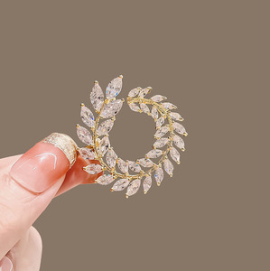เข็มกลัดมุกลายดอกไม้หรูหราชุดสูทผู้หญิงกันลื่นประดับเพชร - Product Image 3