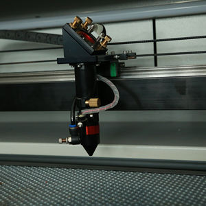 Máquina de Corte Láser de CO2 en Oferta, 900*600, para Acrílico, Cristal, Papel, Uso Doméstico y en Restaurantes, Función 3D, Tubo Láser y Bomba Usados - Product Image 4