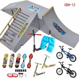 Kit de <span class=keywords><strong>skatepark</strong></span> : Ensemble d'accessoires en alliage pour trottinette à doigts, planche à doigts et vélo de piste - Product Image 1