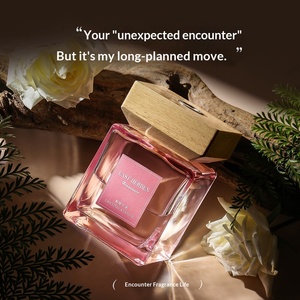 مجموعة معطر جو فاخرة للفنادق والمنازل بدون لهب، ناشر زيوت عطرية بتصميم مربع من الخشب والروطان، يدوم طويلاً لانتعاش الهواء - Product Image 4