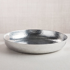 Plateau de service martelé en métal de haute qualité fait à la main forme arrondie avec plateau de service alimentaire au design unique en vente à bas prix - Product Image 4