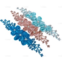 Fleur en satin 3D motif cristal de luxe avec garniture en strass pour robe de mariée, de bal ou de soirée