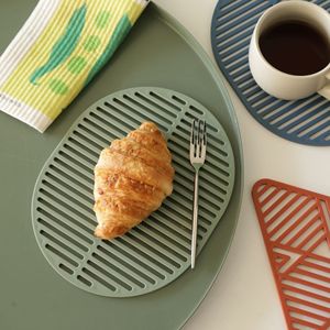 Oval TPR Heat Insulation Mat For Kitchen Use Modern Design Solid Color Placemat Bowl Pot Protector - Product Image 1