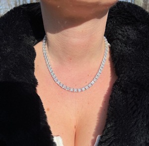 Collier élégant en chaîne tennis plaqué argent avec moissanite de qualité supérieure, idéal pour le quotidien ou comme cadeau pour toutes les occasions - Product Image 3
