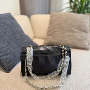 กระเป๋าถือหนังแท้คุณภาพสูงระดับไฮเอนด์สำหรับผู้หญิง ดีไซน์หรูหรา กันน้ำ เหมาะสำหรับฤดูใบไม้ผลิ ฤดูใบไม้ร่วง และชายหาด - Product Image 3