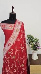 Sari en Georgette Tassur Pur, Tissé à la Main, Séchage Rapide, Protection Solaire, Idéal pour les Fêtes, Artisanat Traditionnel Banarasi Tilfi Meena - Product Image 2