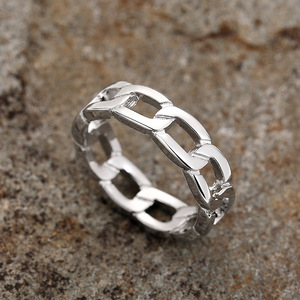 Anello da Uomo in Stile Minimalista Metallico, Gioiello di Tendenza per lo Street Style - Product Image 1