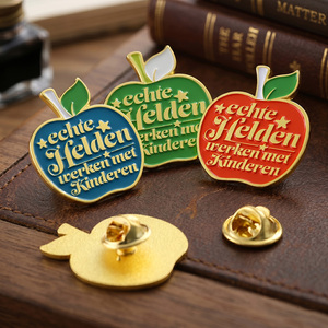 Pin Personalizado para Profesor, Broche de Manzana Chapado en Oro, Pin de Metal de Aleación de Zinc Esmaltado, Fabricante para Educadores, Regalos y Eventos Escolares - Product Image 1