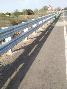 Fabricants de barrières routières AASHTO M180 en acier galvanisé sur mesure et poutres en W – Vente chaude - Product Image 3