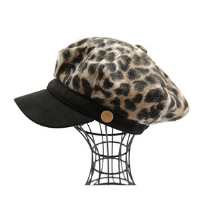 Vente en gros sur mesure Béret femme fausse fourrure léopard pour toutes saisons, scènes décontractées et d'extérieur - Product Image 2