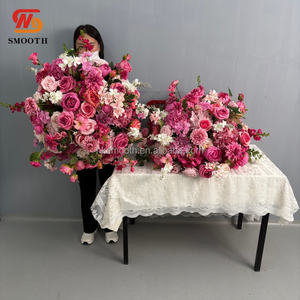 Centro de Mesa Decorativo de Boda con Bola de Flores Coloridas de Lujo en Rosa Suave, Rosas Artificiales Blancas y Rosas de Baby Breath - Product Image 1