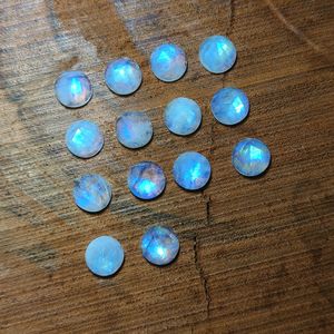 พลอยมูนสโตนทรงกลมเหลี่ยมเพชรพลอย ด้านเดียวเหลี่ยม ด้านหลังแบน ประกายสีฟ้า สำหรับทำเครื่องประดับ ขนาด 8-20 มม. - Product Image 3